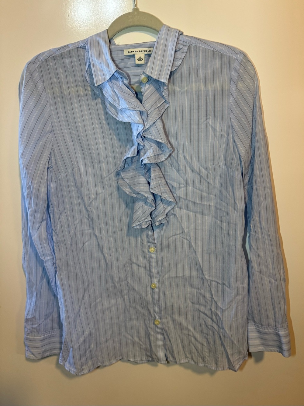 Banana Republic Ruffle-Front Button-Down Shirt – Size 6 – Light Blue Stripe